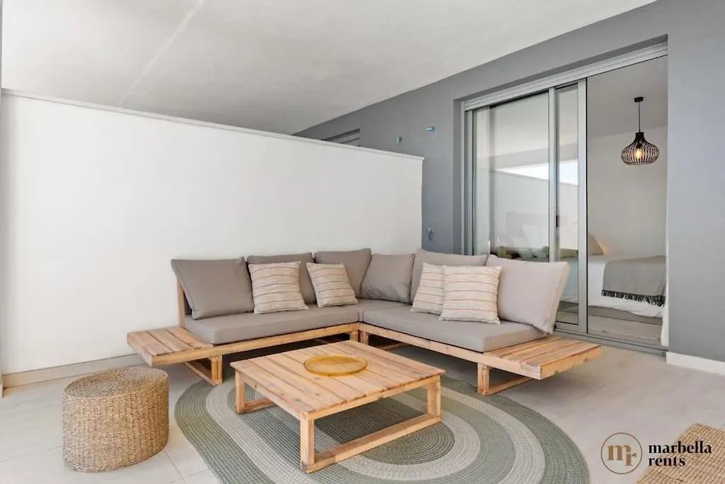 Boho-Chic Modern 2 Bed 2 Bath In Vanian Gardens 埃斯特波纳 0*,  西班牙