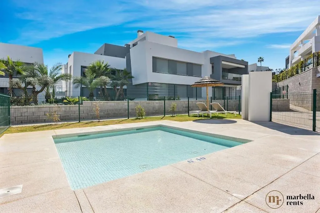 Boho-Chic Modern 2 Bed 2 Bath In Vanian Gardens 埃斯特波纳